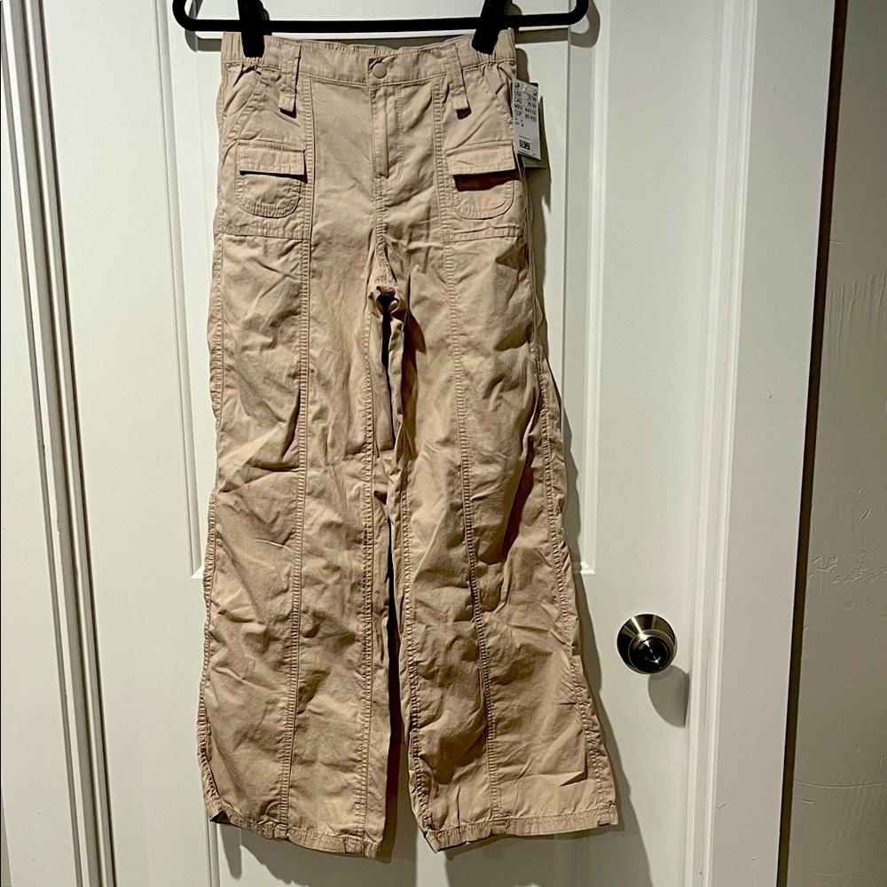 NWT H&M Women’s Beige Cargo Pants Sz 0